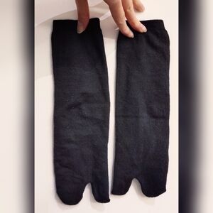 ✨FREE ADD ON✨ Black Tabi Socks